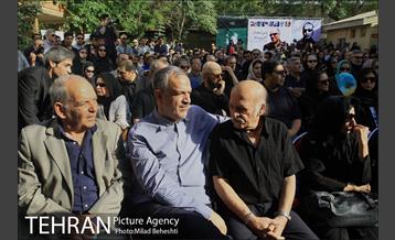 بدرقه عباس کیارستمی به خانه ابدی‎ 11