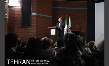 دیدار شهردار تهران با هنرمندان و رونمایی از قرآن خطی 24