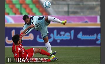 دیدار تیم های فوتبال پیکان و تراکتورسازی