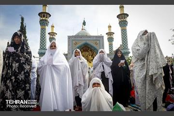 اقامه نماز عید فطر در امامزادگان پنج تن لویزان  14