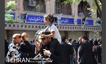 مراسم عزاداری ظهر عاشورا در بازار تهران 13