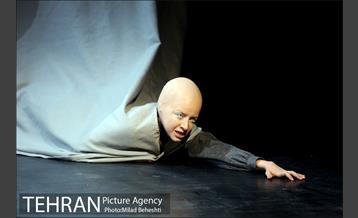 نمایش محفل بی عاری‎ 12