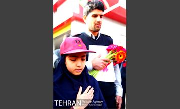 ادای احترام دانش آموزان به کارکنان آتش نشان ایستگاه 100‎ 13
