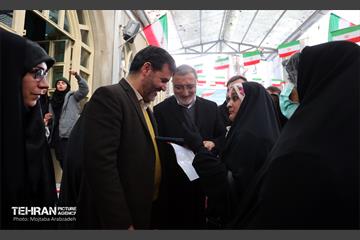 حضور شهردار تهران در حسینیه جماران تهران 23