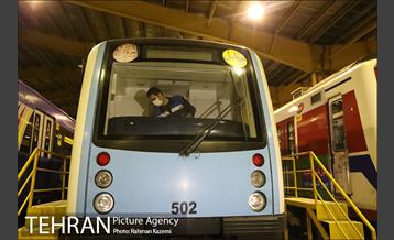 آغاز عملیات ضدعفونی کردن مترو تهران 1