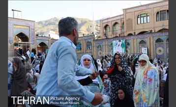 اقامه نماز عید فطر امامزاده صالح 3