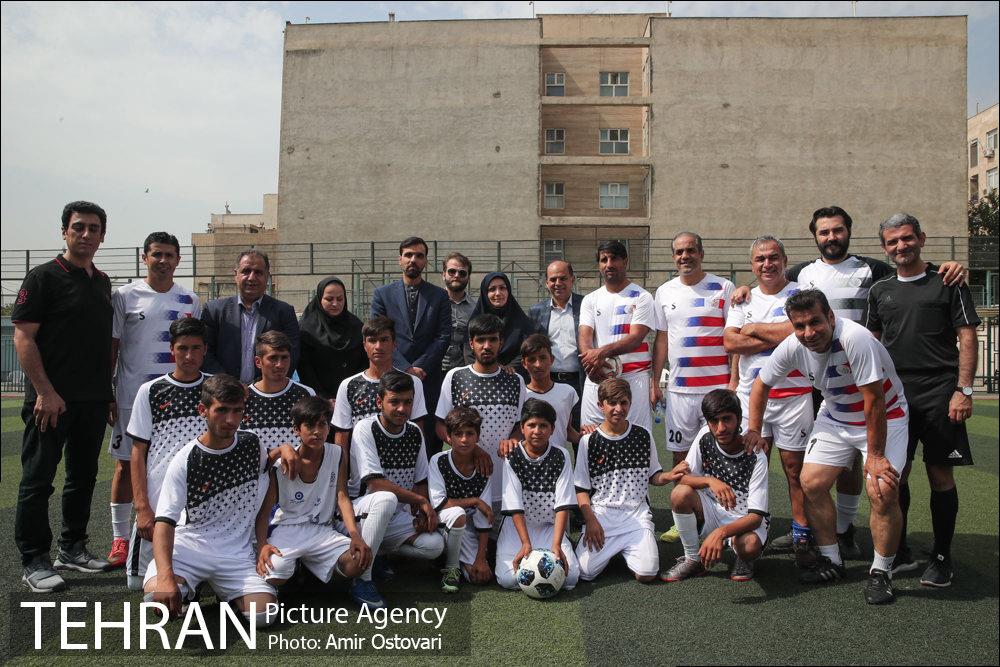 دیدار دوستانه بین پیشکسوتان پرسپولیس-استقلال با کودکان کار 17