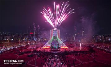 نورافشانی جشن پیروزی انقلاب اسلامی در میدان آزادی 4