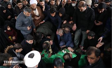 مراسم تشییع پیکر شهید مدافع حرم «حسین محمدی» 18