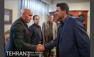 حضور بازیکنان و مربیان تیم استقلال در منزل مرحوم پورحیدری‎ 18