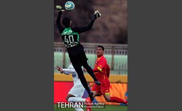 دیدار تیم های فوتبال نفت تهران و پرسپولیس