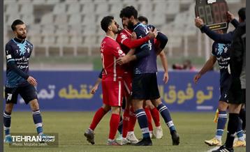 دیدار تیم های فوتبال پرسپولیس و پیکان 15