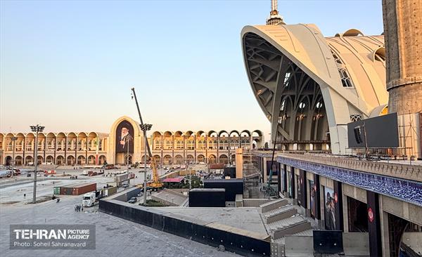 آماده سازی مصلی امام خمینی(ره) در آستانه مراسم وداع با رهبر شهید