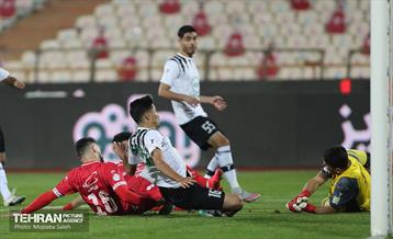 دیدار تیم های فوتبال پرسپولیس تهران و نفت مسجد سلیمان 16