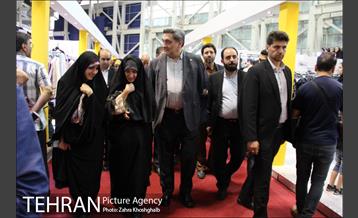 بازدید پیروز حناچی شهردار تهران از هفدهمین نمایشگاه عطر سیب 7