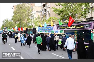 خدمت‌رسانی مواکب منطقه11 به نمازگزاران عید سعید فطر 5