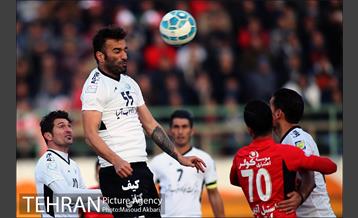 دیدار تیم های فوتبال صبا قم و پرسپولیس تهران