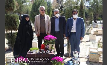 لحظه سال تحویل در بهشت زهرا(س) 4