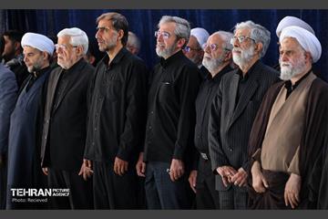 مراسم اقامه نماز بر پیکر آقای شهید ایران 53