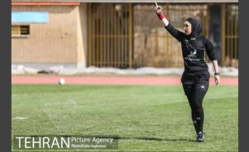 دیدار تیم‌های فوتبال بانوان البرز و سپاهان 15