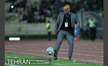 دیدار تیم های فوتبال استقلال و صبای قم