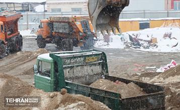 عملیات برف‌روبی در منطقه چهار