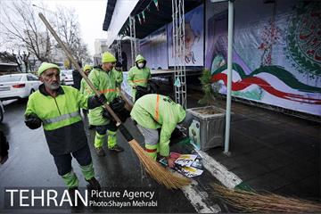 خدمات شهرداری تهران در پایان راهپیمایی یوم الله 22 بهمن 45