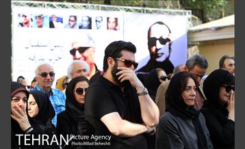 بدرقه عباس کیارستمی به خانه ابدی‎ 7