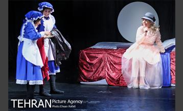 نمایش “کلفت ها” در خانه هنرمندان 18