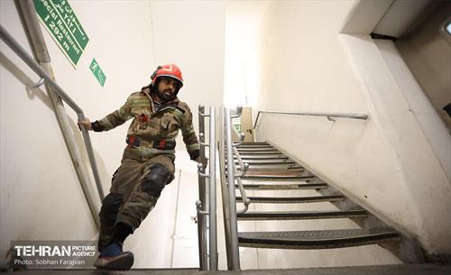 مسابقه پله‌نوردی آتش‌نشانان در برج میلاد 7