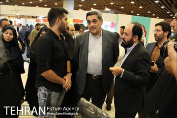 بازدید پیروز حناچی شهردار تهران از هفدهمین نمایشگاه عطر سیب 3
