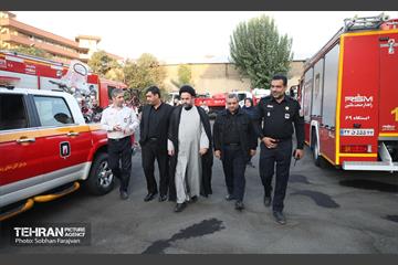 آیین بدرقه خادمین سازمان آتش‌نشانی 33