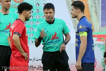 دیدار تیم های فوتبال پرسپولیس و استقلال تهران 4