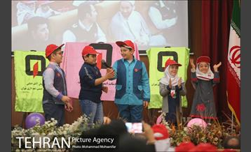 جشن رونمایی و اهدای احکام حامیان ایمنی به دانش آموزان 7