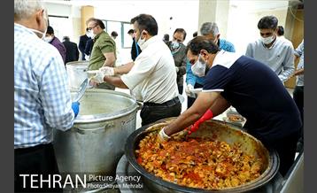 آماده سازی و توزیع 1000 پک افطاری در منطقه 6 1
