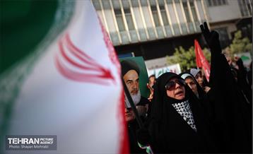 اجتماع مردمی در اعتراض به حمله آمریکا به تاسیسات هسته‌ای ایران 9