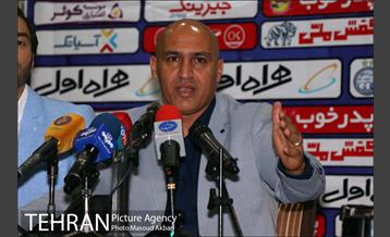 کنفرانس مطبوعاتی علی منصوریان سرمربی جدید استقلال تهران‎ 6