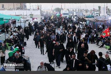 پیاده‌روی زائرین اربعین حسینی در مسیر نجف به کربلا 37