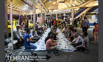 مراسم افطاری ساده در پایانه های تاکسیرانی شهر تهران 18