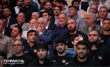 مراسم تجلیل از کشتی‌گیران قهرمان جهان (جشنی برای ایران) 31