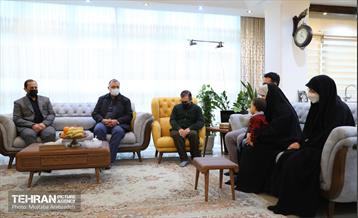 حضور شهردار تهران در منزل سردار شهید بیات 2