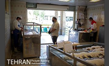 اجرای طرح فاصله گذاری اجتماعی در میدان میوه و تره بار صادقیه 21