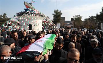 مراسم تشییع مرحوم محمدهادی چمران برادر مهدی چمران 24