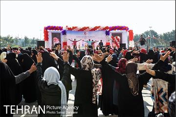 همایش زنگ تحرک و جشنواره بادبادک ها در میدان آزادی 10