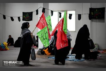 خدمت بی وقفه به زنان و مادران زائر در مراسم تشییع پیکر آقای شهید ایران 2
