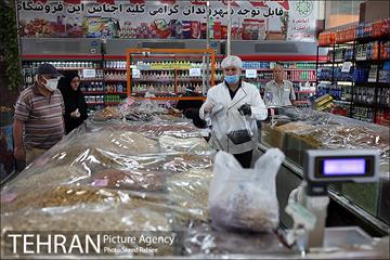 اجرای طرح فاصله گذاری اجتماعی در میدان میوه و تره بار صادقیه 31
