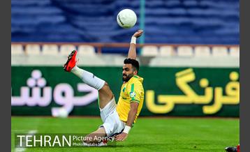 دیدار تیم‌های فوتبال استقلال و صنعت نفت آبادان  10