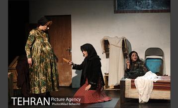 نمایش روز عقیم‎ 12