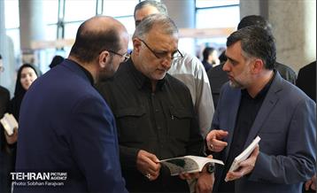 بازدید شهردار تهران از رویداد "اردی‌بهشت کتاب" 21