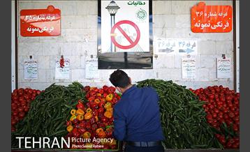 اجرای طرح فاصله گذاری اجتماعی در میدان میوه و تره بار صادقیه 24